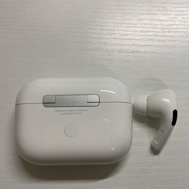 Apple(アップル)の今だけ値下げ❗️❗️Apple AirPods Pro 左耳充電器のみ スマホ/家電/カメラのオーディオ機器(ヘッドフォン/イヤフォン)の商品写真