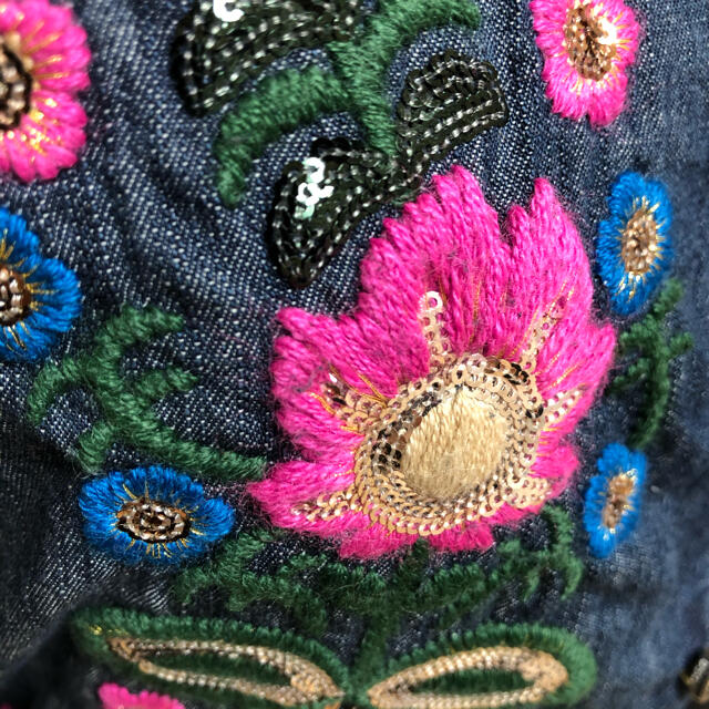 DSQUARED2(ディースクエアード)の【タグ付き】DSQUARED2 レディース  刺繍 花柄 シャツ レディースのトップス(シャツ/ブラウス(長袖/七分))の商品写真