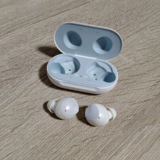 サムスン(SAMSUNG)のgalaxy buds SM-R170 ear buds イヤホン ギャラクシー(ヘッドフォン/イヤフォン)