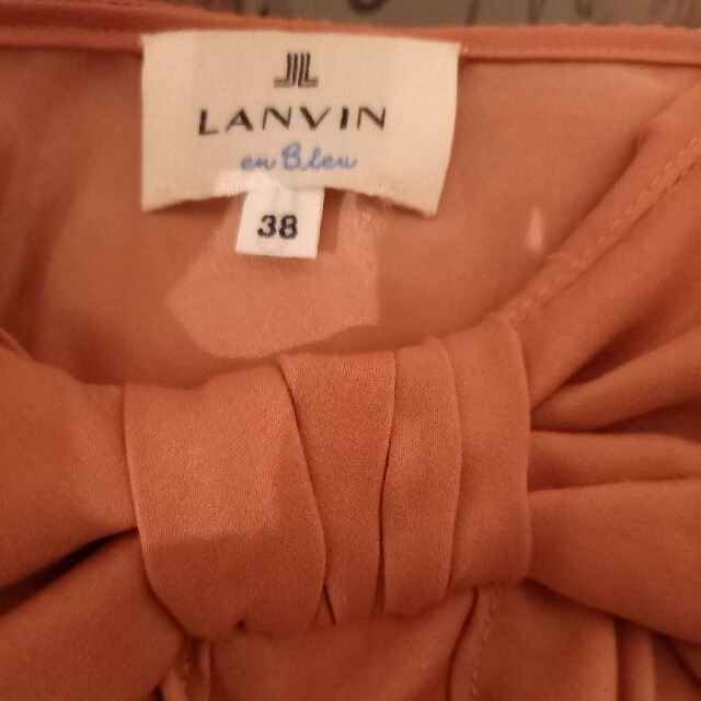 LANVIN en Bleu(ランバンオンブルー)のken様専用　LANVINオンブルー　リボンがかわいいブラウス38 レディースのトップス(シャツ/ブラウス(半袖/袖なし))の商品写真