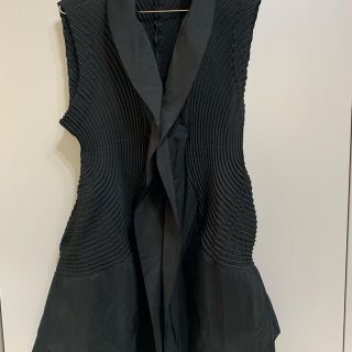 イッセイミヤケ ロングベストの通販 8点 | ISSEY MIYAKEを買うならラクマ