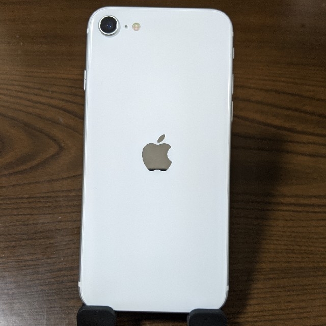 iPhone(アイフォーン)のiPhone SE 第2世代 白 64GB スマホ/家電/カメラのスマートフォン/携帯電話(スマートフォン本体)の商品写真