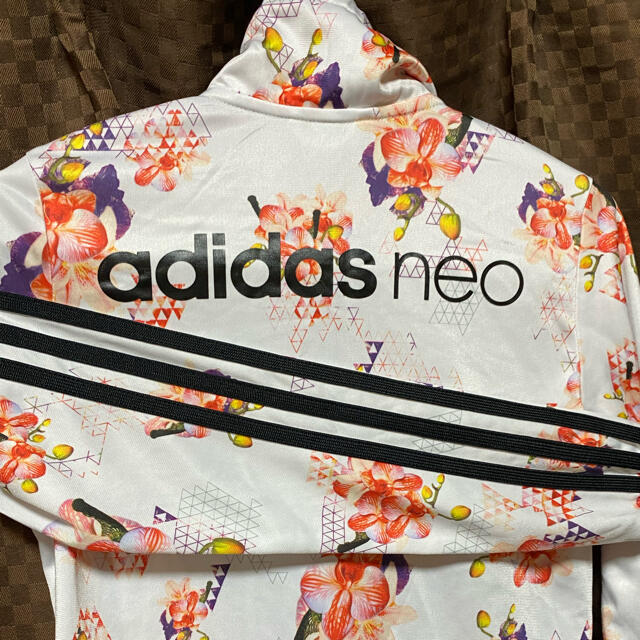 adidas(アディダス)のadidasneo  花柄 メンズのトップス(ジャージ)の商品写真