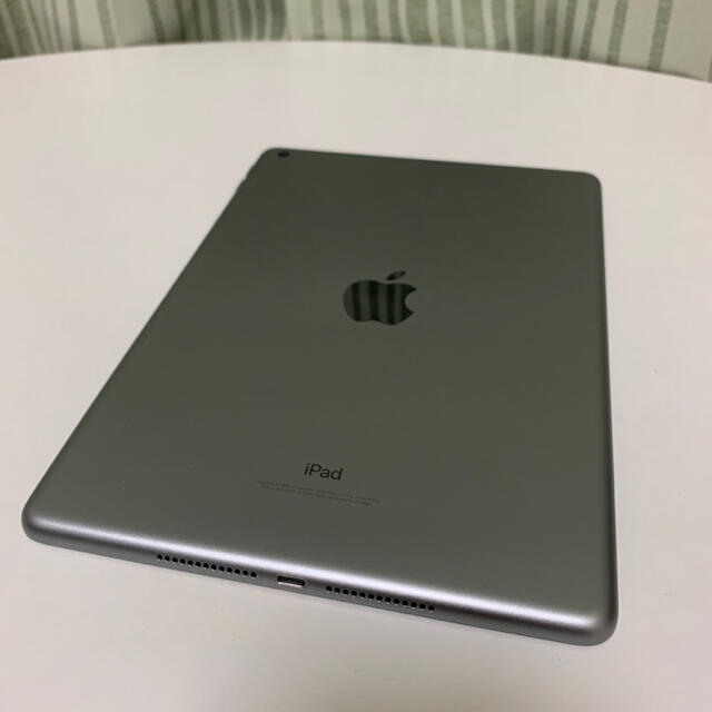 Apple(アップル)のipad 第6世代　128GB wifiモデル スマホ/家電/カメラのPC/タブレット(タブレット)の商品写真