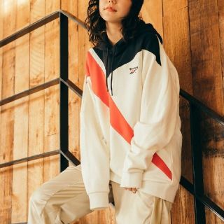 リーボック(Reebok)のM★クラシックス PVT EMB フーデッド スウェット(パーカー)