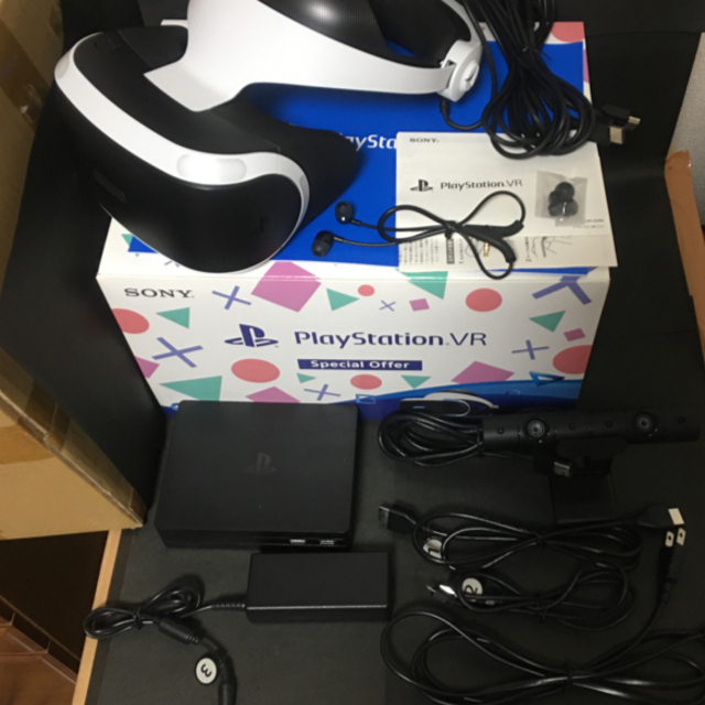 PlayStation VR(プレイステーションヴィーアール)のPSVR Playstation VR CUH-ZVR2 付録付き エンタメ/ホビーのゲームソフト/ゲーム機本体(家庭用ゲーム機本体)の商品写真