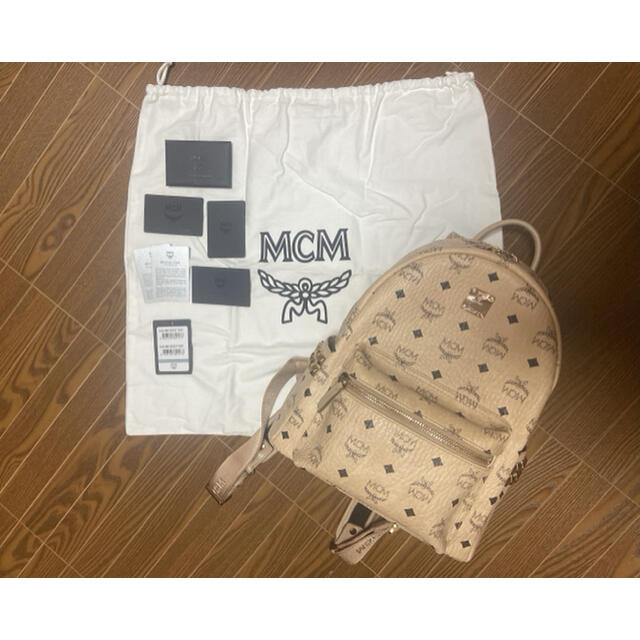 MCM(エムシーエム)のMCM エムシーエム リュック バックパック リュックサック ベージュ レディースのバッグ(リュック/バックパック)の商品写真