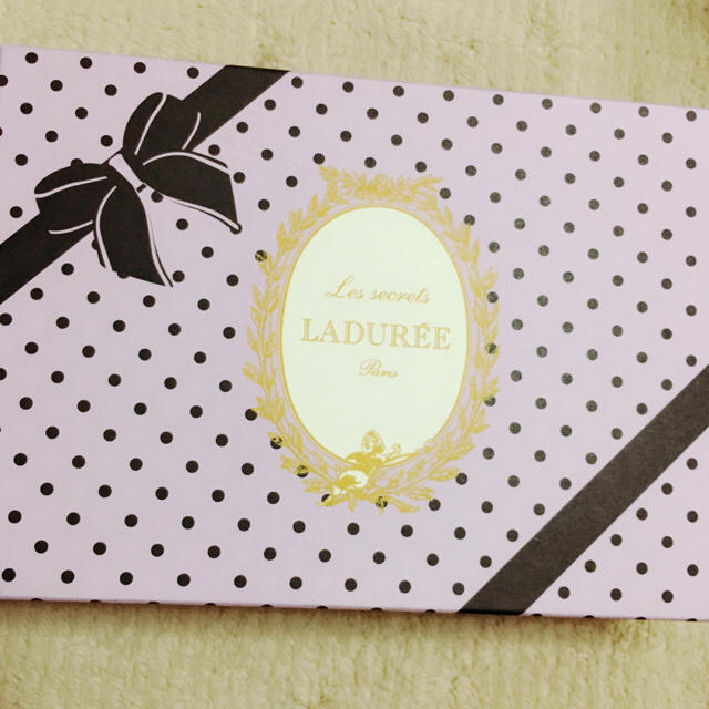 Les Merveilleuses LADUREE(レメルヴェイユーズラデュレ)のラデュレ・ポーチセット レディースのファッション小物(ポーチ)の商品写真