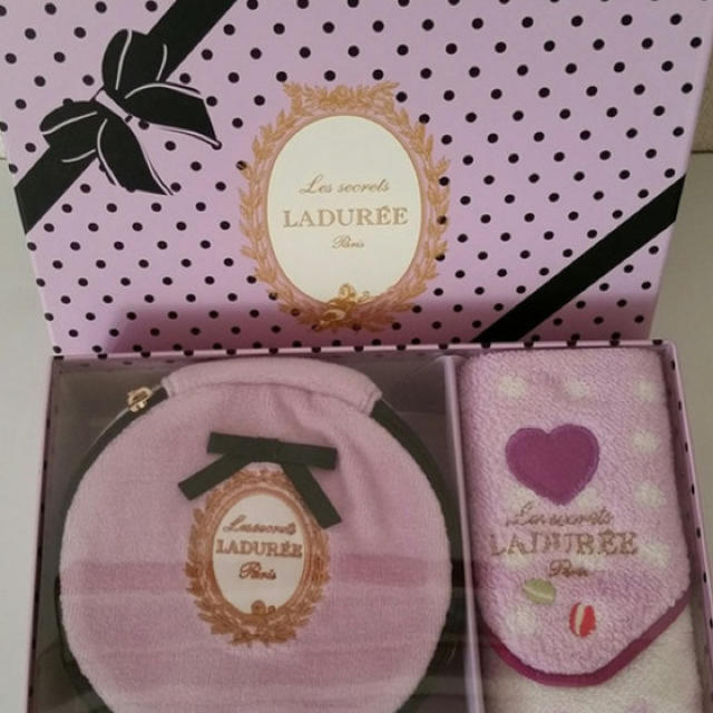 Les Merveilleuses LADUREE(レメルヴェイユーズラデュレ)のラデュレ・ポーチセット レディースのファッション小物(ポーチ)の商品写真