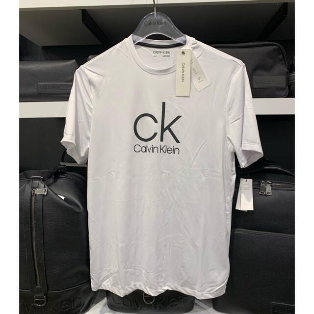 Calvin Klein(カルバンクライン)の【新品】Calvin Klein  Tシャツ　速乾性/ストレッチ/ 反射 メンズのトップス(Tシャツ/カットソー(半袖/袖なし))の商品写真