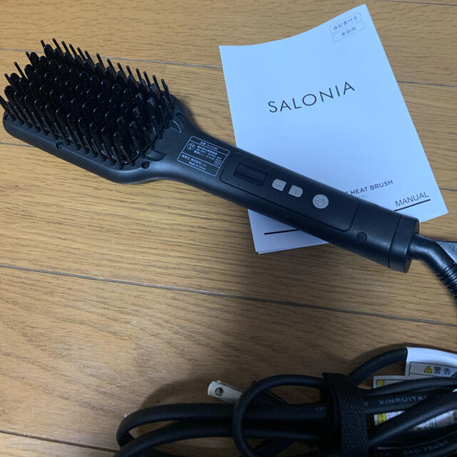 SALONIA ストレートヒートブラシ スマホ/家電/カメラの美容/健康(ヘアアイロン)の商品写真