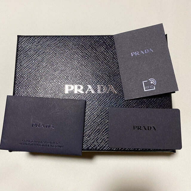 新品未使用！送料込み★PRADA★ポーチ