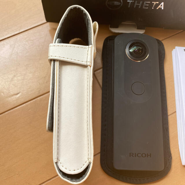 RICOH(リコー)のリコー　THETA 数回使用　ケーブル無し スマホ/家電/カメラのカメラ(コンパクトデジタルカメラ)の商品写真