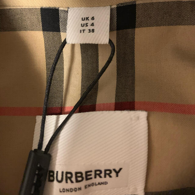 BURBERRY(バーバリー)のBURBERRY バーバリー　ホースフェリー レディースのジャケット/アウター(スプリングコート)の商品写真