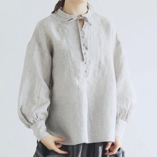 ネストローブ(nest Robe)の新品❗MAGALI シャンブレーリネン ファーマー プルオーバー トップス(カットソー(長袖/七分))