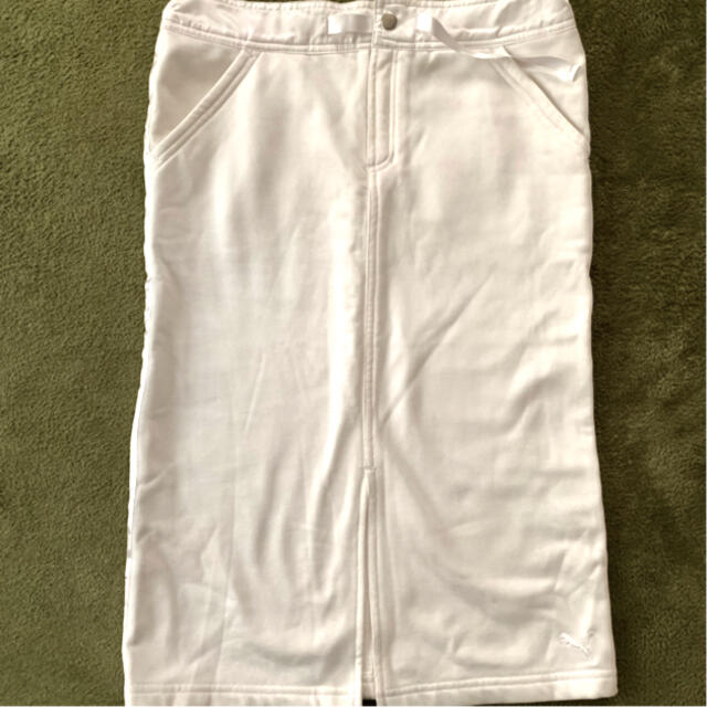 PUMA(プーマ)のプーマ　ホワイトスカート　M レディースのスカート(ひざ丈スカート)の商品写真