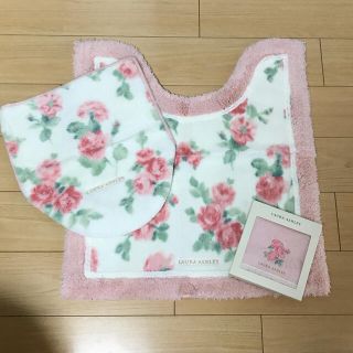 ローラアシュレイ(LAURA ASHLEY)の【ローラアシュレイ】トイレタリー 3点セット(トイレマット)