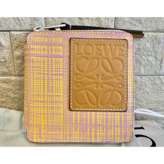 ロエベ(LOEWE)のロエベ ラウンドジップ 折り財布 イエロー×ピンク(財布)