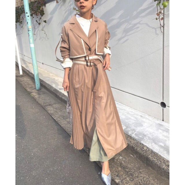 Ameri VINTAGE(アメリヴィンテージ)のROLL-UP SLEEVE PLEATS TRENCH COAT レディースのジャケット/アウター(トレンチコート)の商品写真