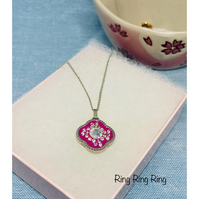 SWAROVSKI(スワロフスキー)のスワロフスキーお花型ネックレス/赤紫 ハンドメイドのアクセサリー(ネックレス)の商品写真