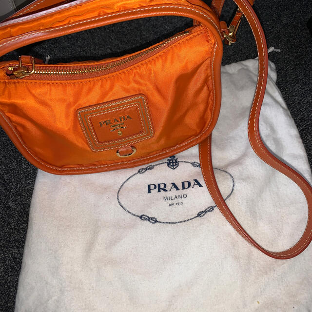 PRADA ミニバック 斜めがけ