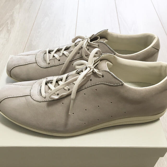 MIZUNO(ミズノ)の ミズノ ウエーブリム MONO ウォーキング 24.5cm グレージュ  レディースの靴/シューズ(スニーカー)の商品写真