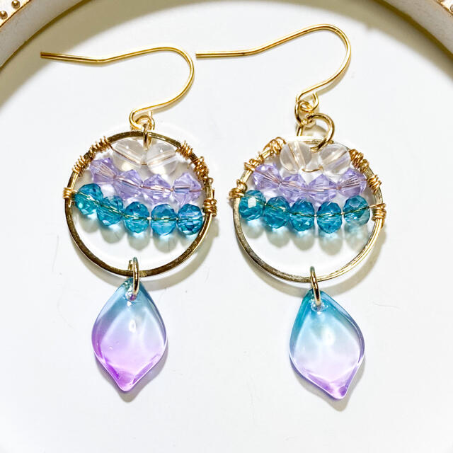 チェコビーズと花びらのラウンドビーズピアス の通販 By H Shop ラクマ チェコビーズと花びらのラウンドビーズピアス の通販 By H Shop ラクマ