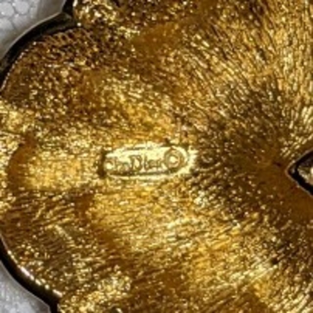 Christian Dior(クリスチャンディオール)のVintageブローチ　美品未使用 レディースのアクセサリー(ブローチ/コサージュ)の商品写真