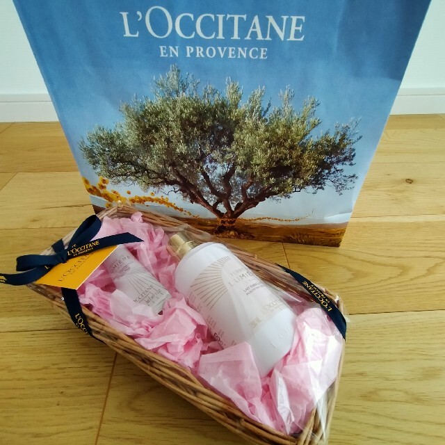 L'OCCITANE(ロクシタン)のロクシタン テール ド ルミエール ボディミルク250、ハンドクリームセット50 コスメ/美容のボディケア(ハンドクリーム)の商品写真