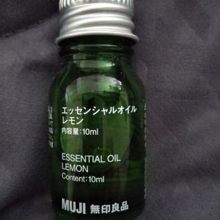 ムジルシリョウヒン(MUJI (無印良品))の使用品　無印良品エッセンシャルレモン10ml(エッセンシャルオイル（精油）)