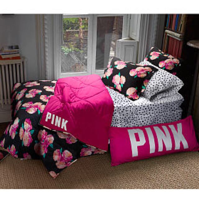 Victoria's Secret - ヴィクシーPINK!コンフォーター(掛布団)の Victoria's Secret - ヴィクシーPINK!コンフォーター(掛布団)の