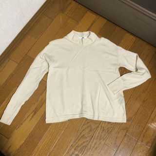 ユニクロ(UNIQLO)のユニクロ　ベージュ　トップス　ニット　S(ニット/セーター)