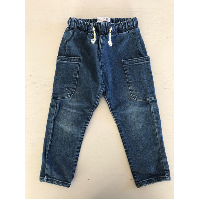 ZARA KIDS(ザラキッズ)のデニム　ZARAベビー　98 キッズ/ベビー/マタニティのキッズ服男の子用(90cm~)(パンツ/スパッツ)の商品写真