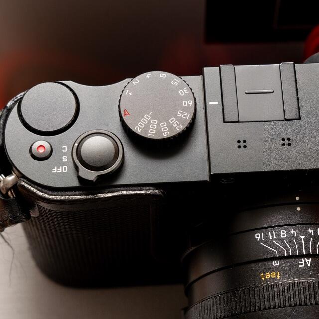 LEICA(ライカ)のLEICA Q (TYP 116) BLACK 中古美品（防湿庫保管＋おまけ） スマホ/家電/カメラのカメラ(デジタル一眼)の商品写真