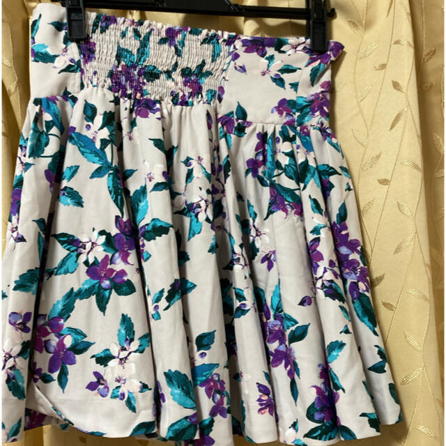 SNIDEL(スナイデル)のスナイデル フラワー  花柄 スカート レディースのスカート(ミニスカート)の商品写真