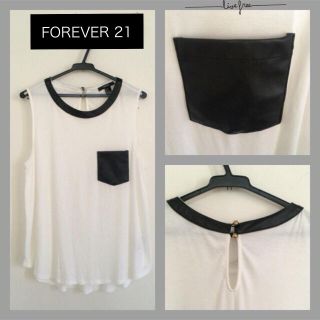 フォーエバートゥエンティーワン(FOREVER 21)のFOREVER21/レザーポケットトップス(カットソー(半袖/袖なし))