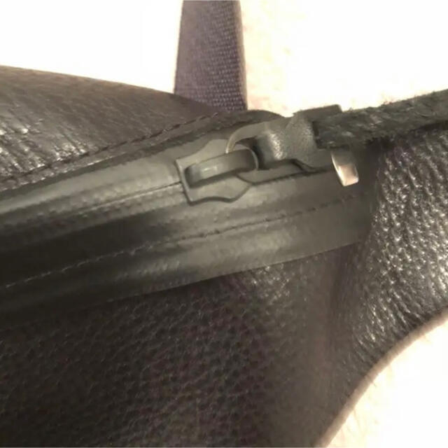 NL felix ブラック レザー ボディバッグ メンズのバッグ(ボディーバッグ)の商品写真