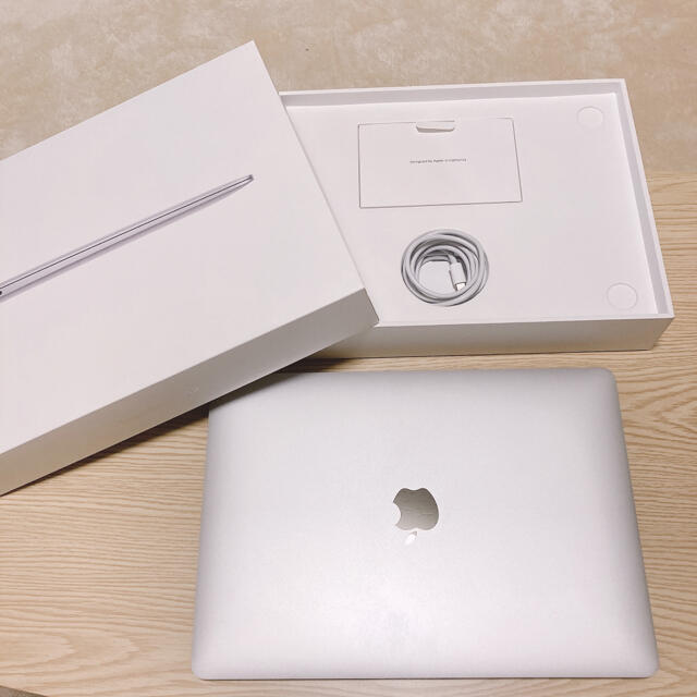 【保証計5年！美品！】MacBook Air 2020（13インチ、シルバー）