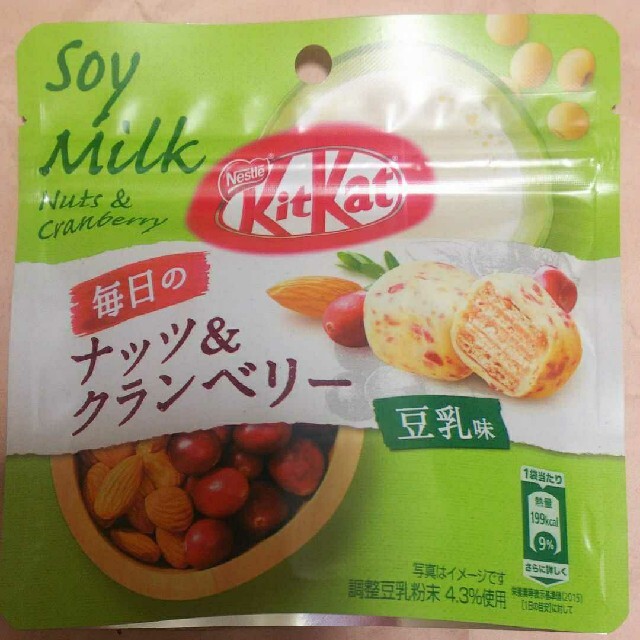 Nestle(ネスレ)の大特価!!お買得10袋!キットカット 毎日のナッツ＆クランベリー 豆乳 食品/飲料/酒の食品(菓子/デザート)の商品写真