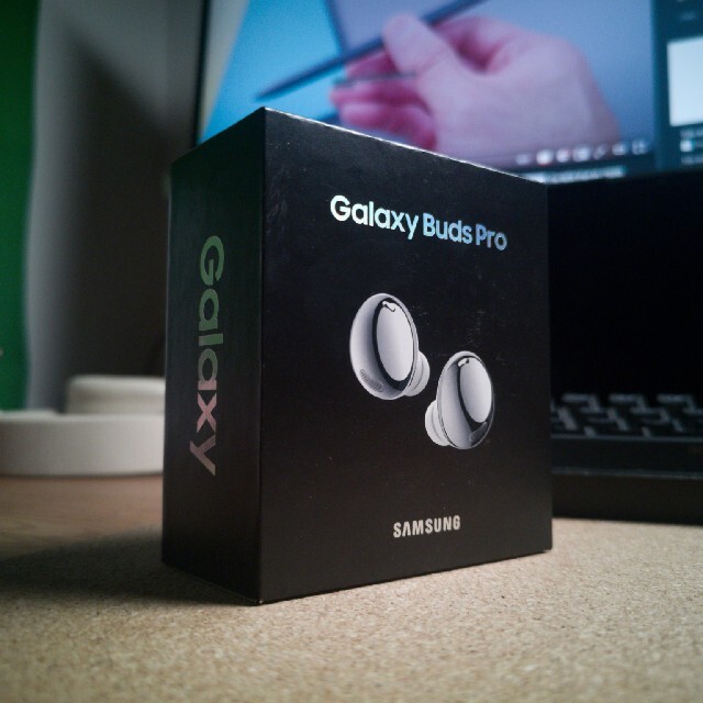 Galaxy(ギャラクシー)の【即日発送可】Galaxy Buds Pro シルバー スマホ/家電/カメラのオーディオ機器(ヘッドフォン/イヤフォン)の商品写真