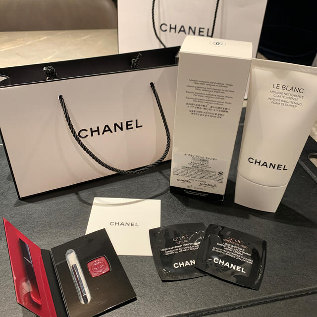 CHANEL(シャネル)の　hiroさん専用　CHANEL  ル　ブラン　フォーム　クレンザー　洗顔 コスメ/美容のスキンケア/基礎化粧品(洗顔料)の商品写真