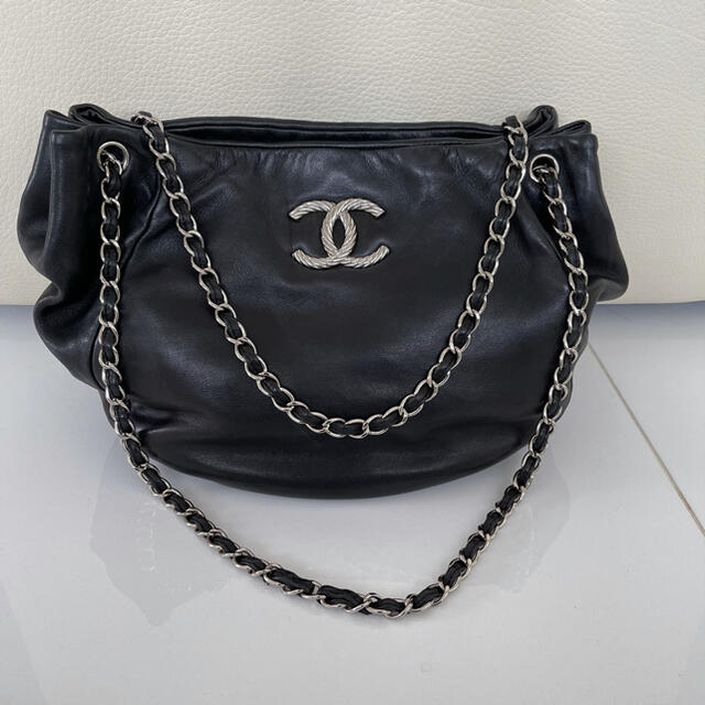 CHANEL(シャネル)の美品です☺️シャネル　ココマーク　ラムスキン　ショルダーバッグ レディースのバッグ(ショルダーバッグ)の商品写真