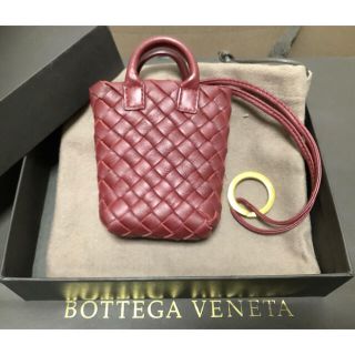 ボッテガヴェネタ(Bottega Veneta)の🔸ボッデガヴェネタ イントレチャートバックモチーフキーリング  【付属品付】(キーホルダー)