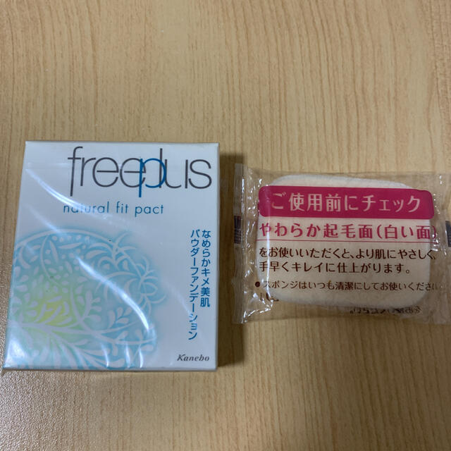 freeplus(フリープラス)のフリープラス  ナチュラルフィットパクト　オークルC コスメ/美容のベースメイク/化粧品(ファンデーション)の商品写真