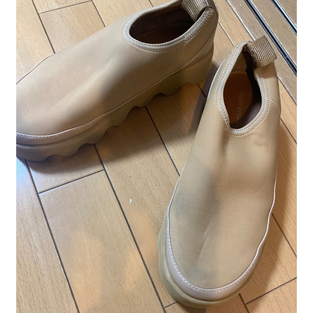 ISSEY MIYAKE(イッセイミヤケ)の【値下】isseymiyake ×un(United nude) スリッポン レディースの靴/シューズ(スニーカー)の商品写真