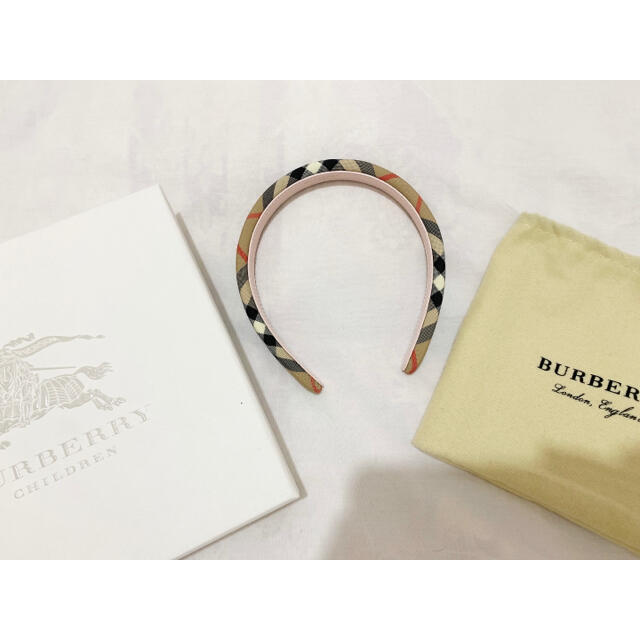 BURBERRY(バーバリー)のMiku様　専用　バーバリー　ノバチェック　カチューシャ Burberry レディースのヘアアクセサリー(カチューシャ)の商品写真