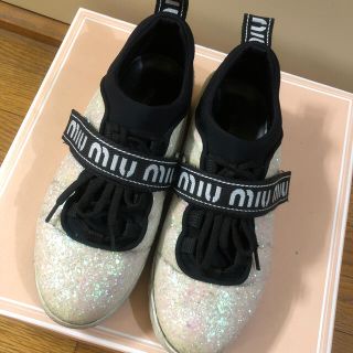 ミュウミュウ(miumiu)のmiumiu グリッタースニーカー(スニーカー)