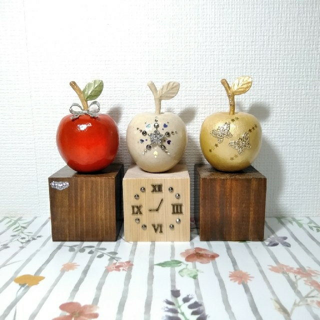 ゴールドのりんごのオブジェ ハンドメイドのインテリア/家具(インテリア雑貨)の商品写真