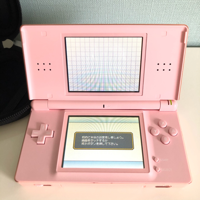 任天堂(ニンテンドウ)の【美品】Nintendo DS Lite 本体 ピンク 充電器・保存ケース付き エンタメ/ホビーのゲームソフト/ゲーム機本体(家庭用ゲーム機本体)の商品写真