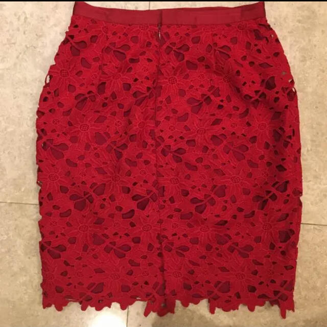 JUSGLITTY(ジャスグリッティー)のジャスグリッティー レースタイトスカート 花柄 サイズ2 レディースのスカート(ひざ丈スカート)の商品写真